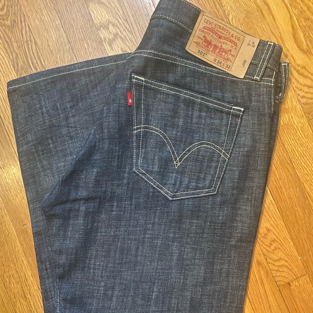Men Levi jeans size 34 EUC